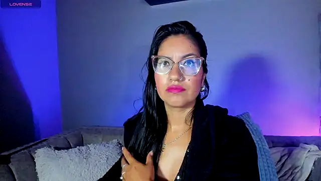 charlhot  online show from November 17, 2025, 12:31 pm