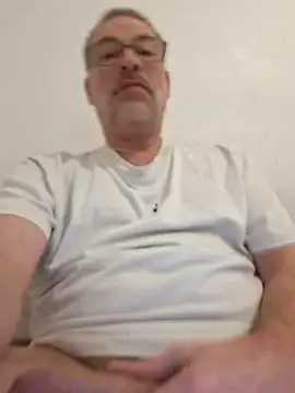 Snapshot of Mikadu95 chatting on December 4, 2025, 5:01 pm Mikadu95 online show from December 4, 2025, 5:01 pm