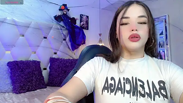 Daniela Embeer  online show from October 29, 2025, 11:20 am