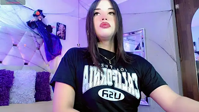 Daniela Embeer  online show from October 27, 2025, 11:22 am