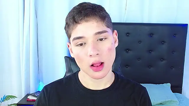 Snapshot of Mattass18 chatting on February 27, 2026, 1:22 pm Mattass18 online show from February 27, 2026, 1:22 pm