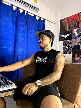 Kylian Alessandro online show from October 24, 2025, 3:55 pm