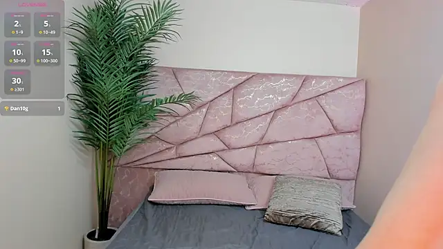 Grace Velle online show from October 30, 2025, 9:22 pm