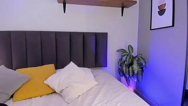 AilanaCortes online show from October 22, 2025, 12:04 pm