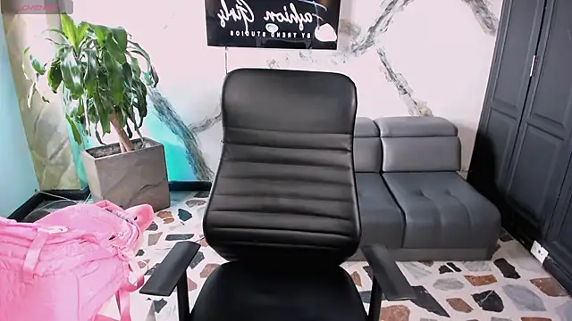 Snapshot of MelodySnow chatting on November 25, 2025, 8:42 pm MelodySnow online show from November 25, 2025, 8:42 pm