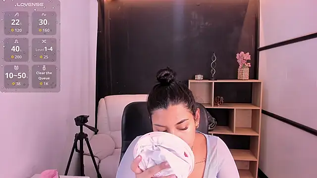 Snapshot of MelodySnow chatting on November 13, 2025, 8:46 pm MelodySnow online show from November 13, 2025, 8:46 pm