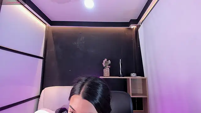 Snapshot of MelodySnow chatting on October 27, 2025, 8:32 pm MelodySnow online show from October 27, 2025, 8:32 pm