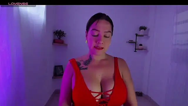 Snapshot of Saraarouusee chatting on November 18, 2025, 8:34 pm Saraarouusee online show from November 18, 2025, 8:34 pm