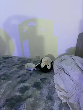 Snapshot of Emilux_ chatting on April 14, 2026, 3:44 am Emilux online show from April 14, 2026, 3:44 am