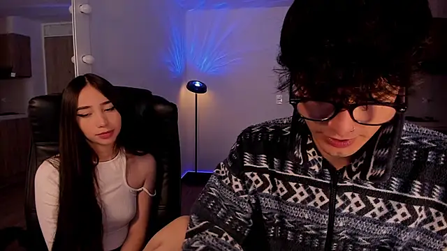 Mikeyvioleta  online show from November 22, 2025, 8:51 pm