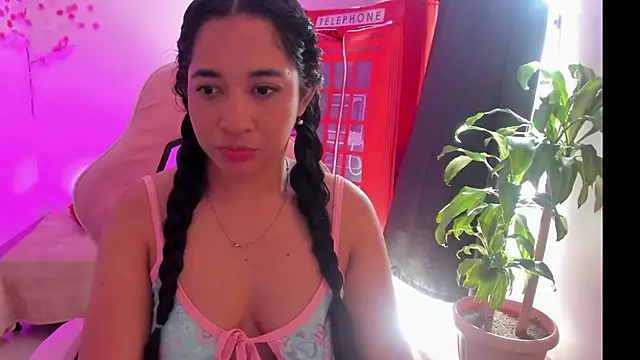 Snapshot of Kruela chatting on December 4, 2025, 3:22 pm Kruela online show from December 4, 2025, 3:22 pm