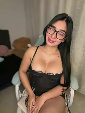 MiaSofia   online show from May 5, 2026, 5:21 am