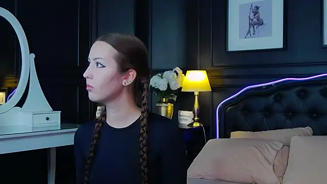 ReginaNyx online show from October 17, 2025, 1:24 pm