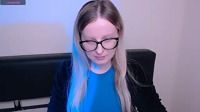 AllaLeomz online show from October 28, 2025, 7:40 am