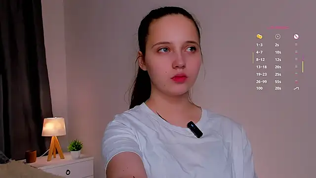 NadiaGnegy online show from November 1, 2025, 1:05 pm