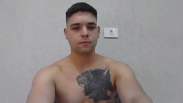 Snapshot of Zure-xxx chatting on July 25, 2026, 4:53 am Zure-xxx online show from July 25, 2026, 4:53 am