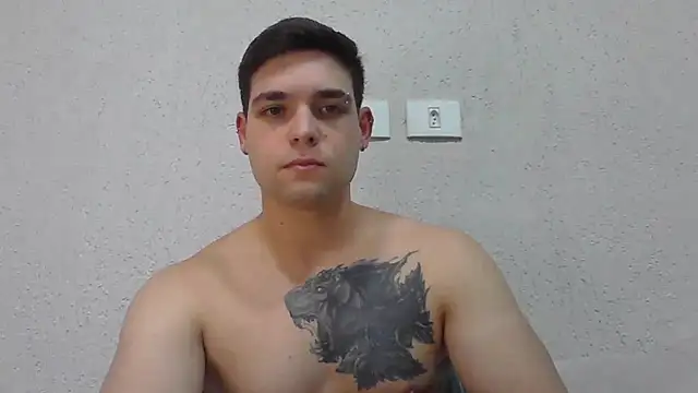 Snapshot of Zure-xxx chatting on July 23, 2026, 10:28 pm Zure-xxx online show from July 23, 2026, 10:28 pm