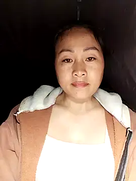 Snapshot of Spring-mky chatting on November 25, 2025, 12:11 am Spring-mky online show from November 25, 2025, 12:11 am