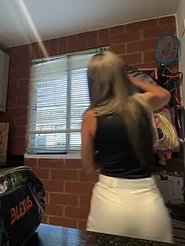 Snapshot of valentina_herrrera chatting on October 31, 2025, 9:22 pm valentina herrrera online show from October 31, 2025, 9:22 pm