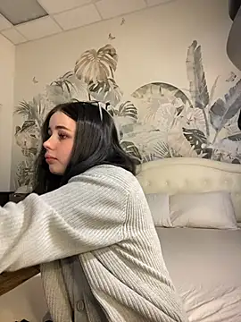 AliceLune online show from February 4, 2026, 12:22 pm