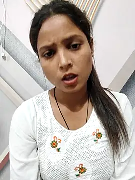 Anshika1431 online show from November 10, 2025, 3:17 pm