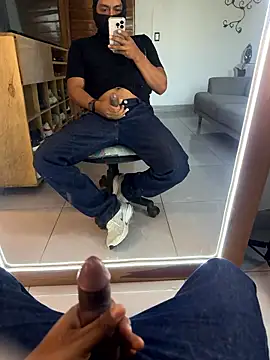 Snapshot of the_vein18 chatting on January 8, 2026, 3:29 pm the vein18 online show from January 8, 2026, 3:29 pm