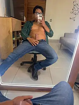 Snapshot of the_vein18 chatting on December 15, 2025, 4:02 pm the vein18 online show from December 15, 2025, 4:02 pm