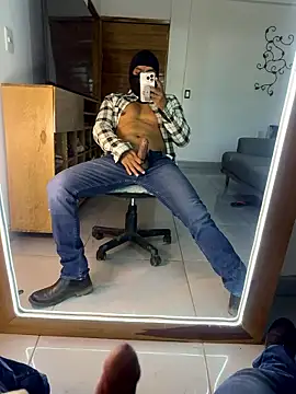 Snapshot of the_vein18 chatting on January 9, 2026, 4:47 pm the vein18 online show from January 9, 2026, 4:47 pm