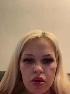 CherryXOX- online show from November 24, 2025, 9:37 pm