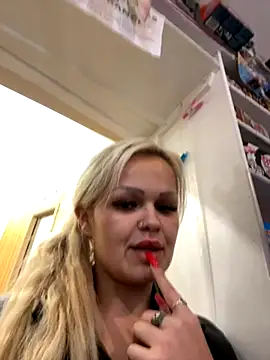 CherryXOX- online show from October 16, 2025, 12:24 pm