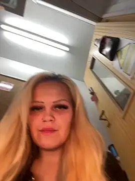 CherryXOX- online show from October 30, 2025, 12:36 pm