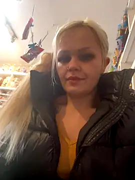 CherryXOX- online show from November 22, 2025, 11:31 am