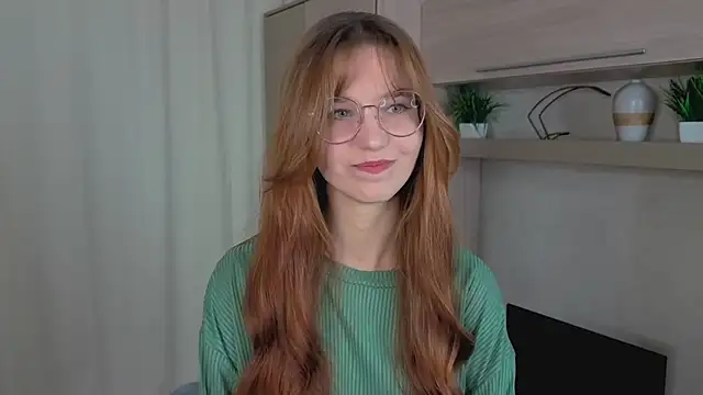 RachelColli online show from November 17, 2025, 1:37 pm