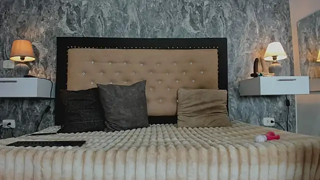 Snapshot of EuphoriaSavage chatting on December 4, 2025, 12:26 pm EuphoriaSavage online show from December 4, 2025, 12:26 pm