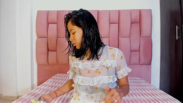 Snapshot of EuphoriaSavage chatting on October 18, 2025, 12:51 pm EuphoriaSavage online show from October 18, 2025, 12:51 pm