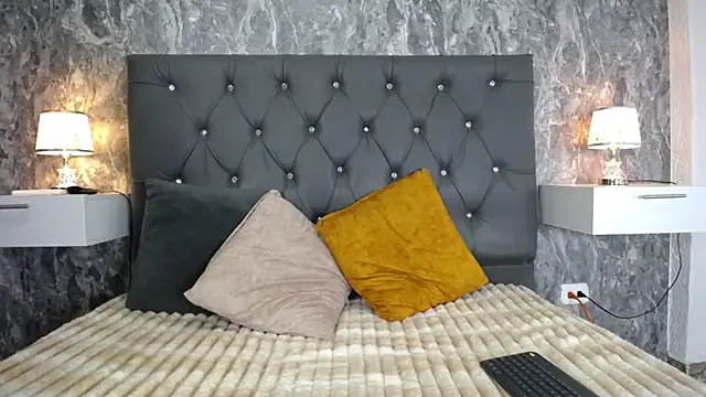 Snapshot of EuphoriaSavage chatting on November 6, 2025, 12:42 pm EuphoriaSavage online show from November 6, 2025, 12:42 pm