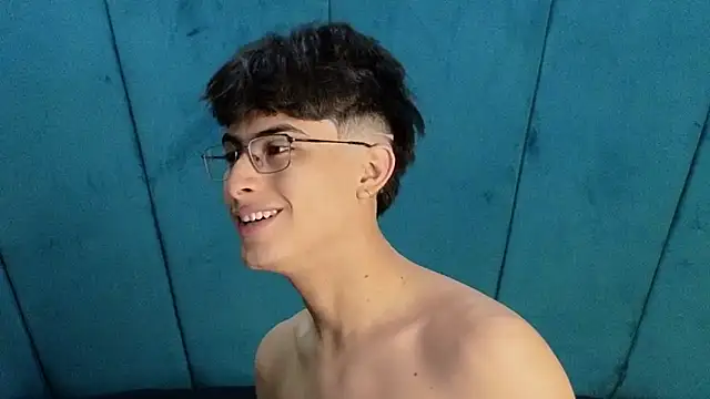 Aaron Eze online show from November 6, 2025, 11:31 pm