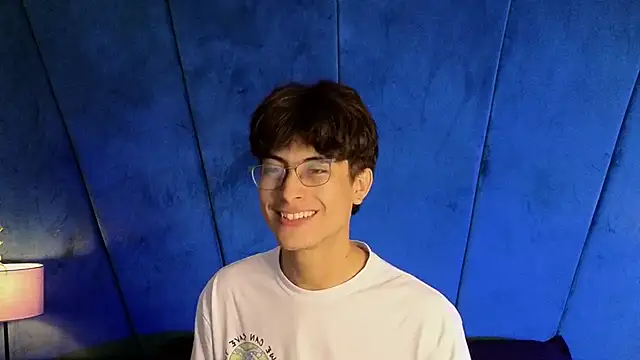 Aaron Eze online show from November 4, 2025, 10:13 pm