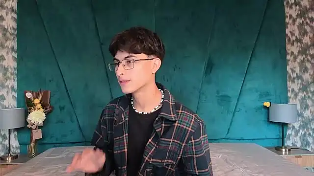 Aaron Eze online show from February 18, 2026, 7:32 pm