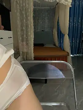 Snapshot of littlesluttycat chatting on May 4, 2026, 12:14 am littlesluttycat online show from May 4, 2026, 12:14 am