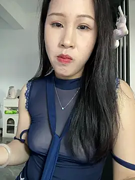 littlesluttycat online show from April 7, 2026, 2:24 am