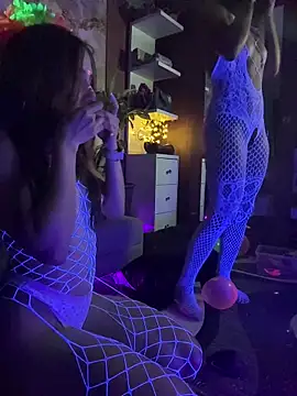 kit katt online show from October 28, 2025, 12:44 am