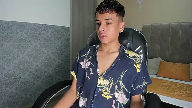 Snapshot of Xavier_Fox___ chatting on February 25, 2026, 8:52 pm Xavier Fox online show from February 25, 2026, 8:52 pm