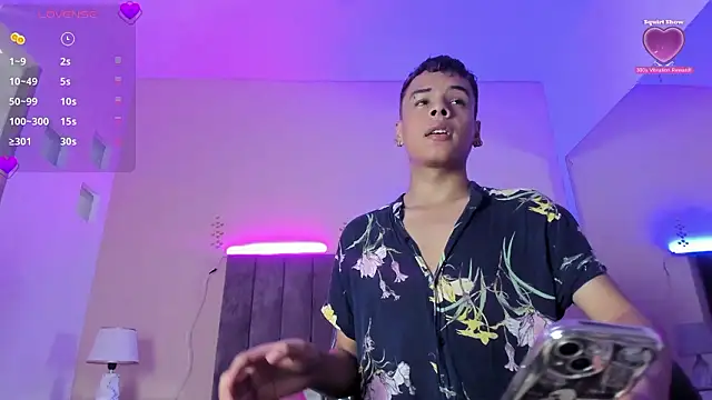 Snapshot of Xavier_Fox___ chatting on February 24, 2026, 9:04 pm Xavier Fox online show from February 24, 2026, 9:04 pm