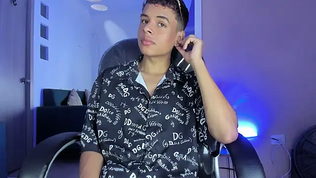 Snapshot of Xavier_Fox___ chatting on February 27, 2026, 3:45 pm Xavier Fox online show from February 27, 2026, 3:45 pm