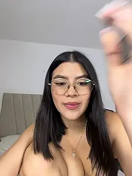 Julietalcl online show from February 28, 2026, 12:10 am