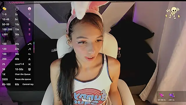 michelle cutee  online show from November 5, 2025, 8:01 pm