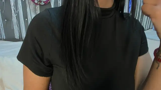 naomygomez1 online show from November 11, 2025, 1:39 pm