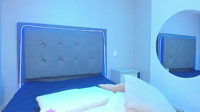 naomygomez1 online show from November 16, 2025, 5:39 pm