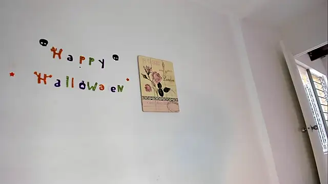 Snapshot of Alanna_miaw chatting on November 6, 2025, 6:01 pm Alanna miaw online show from November 6, 2025, 6:01 pm